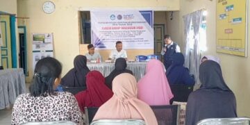 Dosen FEB Umpar Edukasi Masyarakat Nelayan Pelaku Usaha Sarung Tenun Sutra di Desa Lero