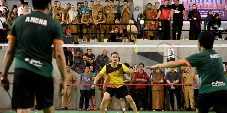 Pemerintah Provinsi (Pemprov) Sulsel menggelar kejuaraan bulutangkis lingkup Pemprov Sulsel dan lembaga vertikal se-Sulsel, serangkaian Hari Ulang Tahun (HUT) Sulsel ke-354, Senin (31/7/2023)