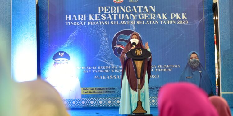 Ketua TP PKK Sulsel, Naoemi Octarina, menyampaikan apresiasi dan ucapan selamat kepada para pemenang lomba pada peringatan HKG PKK Tingkat Provinsi Sulsel di Mall Panakkukang, Ahad (30/7/2023)