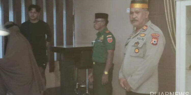 Polsek Duampanua dan Koramil 1404.06 memantau persiapan kedatangan Ustaz Abdul Somad atau UAS di Wilayah Hukum Kecamatan Duampanua, Kabupaten Pinrang, Sulsel. Ahad (6/8/2023)