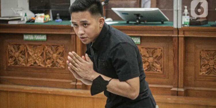 Richard Eliezer Pudihang Lumiu alias Bharada E akhirnya menghirup udara bebas