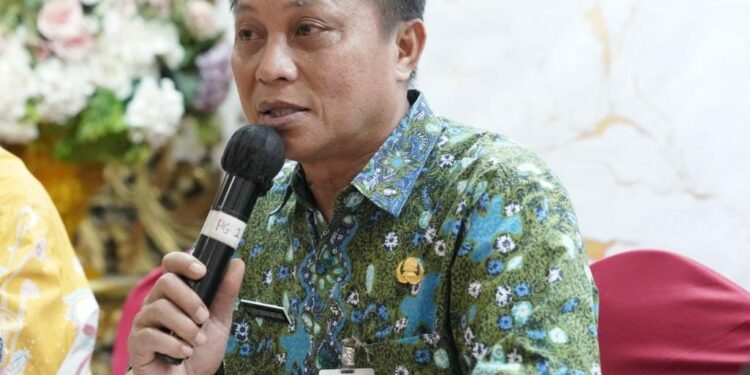 Pelaksana Harian Sekretaris Daerah (Plh Sekda) Andi Darmawan Bintang, membuka Diskusi Publik Setop Perkawinan Usia Anak dalam rangka memperingati Hari Anak Nasional Tingkat Provinsi Sulsel Tahun 2023. Kegiatan ini dilaksanakan di Hotel Remcy Makassar, Kamis (10/8/2023)