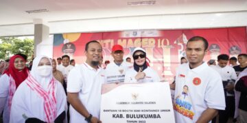 Gubernur  Sulsel Serahkan Dana Hibah Rp3 Miliar untuk Pondok Pesantren Panrita Jabal Hikmah