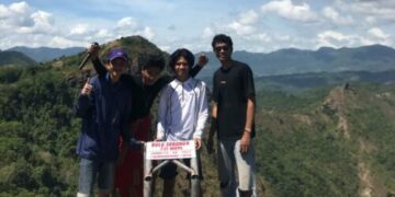 Sambut HUT RI ke-78, Empat Mahasiswa IAIN Parepare Bangun Trianggulasi di Puncak Gunung Bulu Sorongan Pangkep