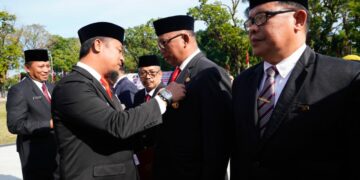 2.398  PNS Terima Anugerah Satyalancana Karya Satya