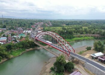 Jembatan Lama Pacongkang Rawan Roboh, Pemprov Sulsel Hadirkan yang Baru dengan Konstruksi Lengkung Baja