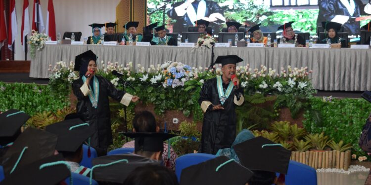 Suasana pengukuhan bagi 760 wisudawan/wisudawati di Gedung Auditorium IAIN Parepare, Sabtu (26/8/2023)