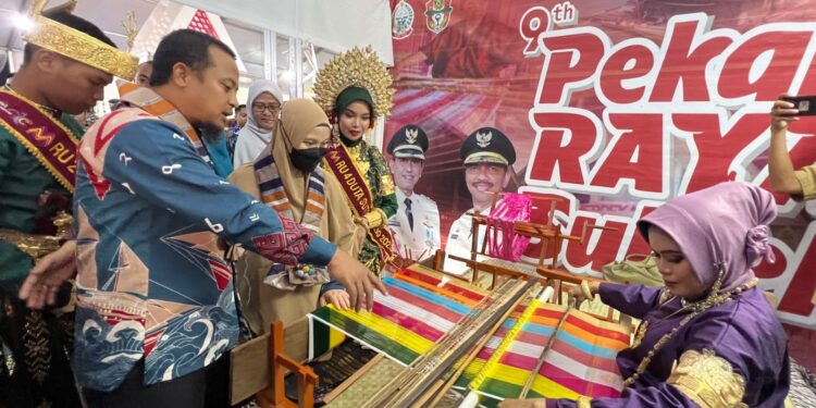 Gubernur Sulawesi-Selatan, Andi Sudirman Sulaiman membuka Pekan Raya Sulsel (PRS) Ke-9 , Senin (28/8/2023) lalu di Wisma Negara Center Point of Indonesia (CPI), Makassar. Kegiatan akan berlang hingga 3 September 2023