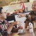 Anies Baswedan, dan Ganjar Pranowo saat ngopi bareng (Sumber Foto: Tempo.co)