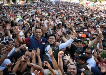 Sedikitnya satu juta warga Sulawesi Selatan tumpah ruah mengikuti  jalan gembira bersama Anies Rasyid Baswedan dan Muhaimin Iskandar, di Kota Makassar, Ahad (24/9/2023)