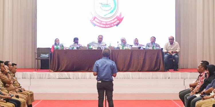 Moh. Ramdhan Pomanto Wali Kota Makassar memimpin langsung rakor didampingi oleh Wakil Wali Kota, para Asisten, dan Staf Ahli, bertempat di DP hall Jl Amirullah, Senin (4/9/2023)