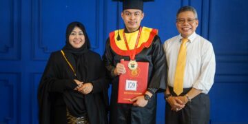 Hadiri Wisuda Putra Bungsu, Taufan Pawe Berharap Anak Ketiganya Menjadi Pribadi Bermanfaat Bagi Orang Lain