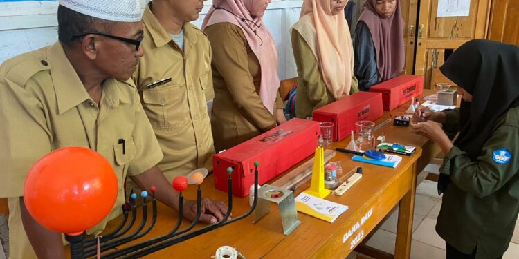 Tim dosen Fakultas Ilmu Pendidikan dan Sastra  (FIPS) Universitas Bosowa  (Unibos) adakan kegiatan pendampingan pemberdayaan  untuk Guru di Pulau Sabangko Pangkajene Kepulauan” yang dihelat sejak (24-31/8/2023) lalu