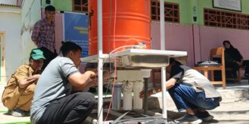 Dosen dan Mahasiswa Unibos Bantu SDN 41 Pulau Sabangko Pangkep Buat Pompa Air Berbasis Tenaga Surya