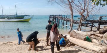 Minimalisasi Sampah di Pulau Balang Caddi, Tim PKM-PM UNM Mengadakan Pelatihan Pembuatan Ecobrick dan Biokonversi