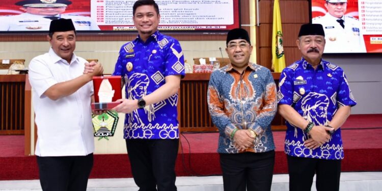 Bupati dan Wakil Bupati Gowa, Adnan Purichta Ichsan dan Abd Rauf Malaganni, menerima kunjungan kerja dan silaturahmi Penjabat Gubernur Sulsel, Bahtiar Baharuddin, di Baruga Karaeng Galesong, Kantor Bupati Gowa, Jumat (15/9/2023)