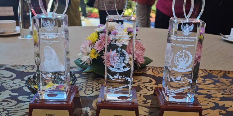 Pemerintah Provinsi Sulsel mendapat tiga penghargaan masing-masing untuk kategori Stabilisasi Pasokan dan Harga Pangan (SPHP) terbaik se-nasional, kemudian Gerakan Pangan Murah terbaik ke -3, dan Enumerator Produsen terbaik