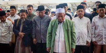 Bersama JK, Taufan Pawe Ikuti Salat Jenazah Mantan Gubernur Sulsel Amin Syam