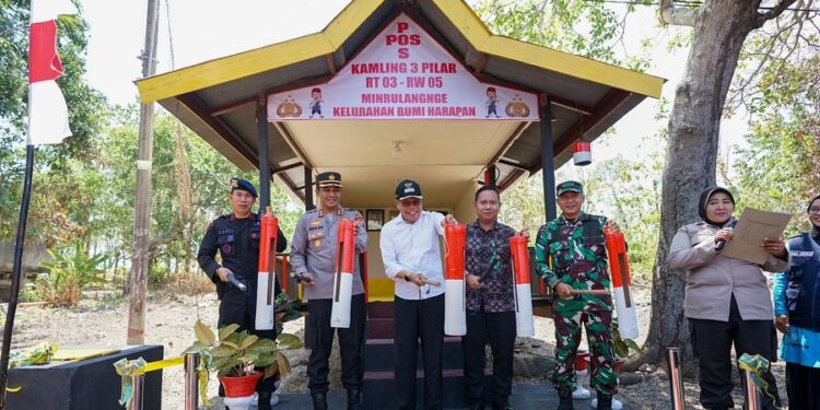 Wali Kota Parepare, HM Taufan Pawe menghadiri Coffee Morning/Jumat Curhat Polres Parepare sekaligus peresmian Poskamling Tiga Pilar di RT 03 RW 05 Minrulangnge, Kelurahan Bumi Harapan, Kecamatan Bacukiki Barat, Parepare, Jumat (13/10/2023)