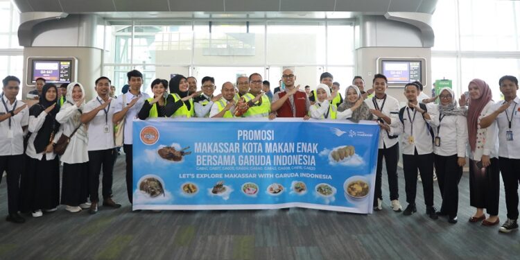 Wali Kota Makassar Moh Ramdhan Pomanto secara resmi melaunching Headrest Cover Makassar Kota Makan Enak di Bandara Sultan Hasanuddin, Maros, Rabu (25/10/2023)