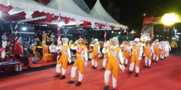 Gerak jalan peringatan HUT ke-78 Kemerdekaan RI berlanjut pada malam kedua, Ahad (13/8/2023), di Alun-alun Lapangan Andi Makkasau, Kota Parepare.