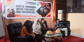 Mantan Kabiro TransTV Makassar Latih Staf dan Panwascam Se Sidrap Teknik Videografi