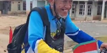 Kakek 63 Tahun Ini Sudah Kayuh Sepeda 11 Hari Menuju Tanah Suci