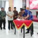 Bupati Gowa, Adnan Purichta Ichsan melakukan penandatanganan bersama Naskah Perjanjian Hibah Daerah (NPHD) antara KPU, Bawaslu dan Pemkab Gowa, di Baruga Karaeng Galesong, Kantor Bupati Gowa, Jumat (29/9/2023)