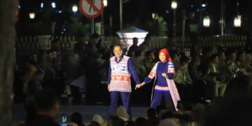 Gunakan Batik Sarita Khas Toraja Utara, Jokowi Puji Batik Pj Gubernur Bahtiar dan Pj Ketua TP PKK Sulsel