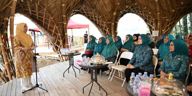 Sofha Marwah, pada acara Silaturahmi dan Monitoring Program PKK, yang dipusatkan di Cafe and Resto Pattiroang, Malino, Kabupaten Gowa, Sabtu (7/10/2023)