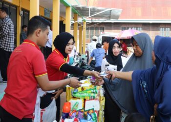 Pemkot Parepare menggelar pasar murah di pelataran Pasar Rakyat Wekkee, Kecamatan Bacukiki, Parepare, Rabu (22/11/2023). (Sumber: Artikel News)