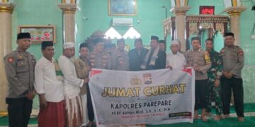 Jumat Curhat di Masjid Al-Amin Lompoe, Kapolres Parepare Minta Jaga Ini Agar Masalah Teratasi
