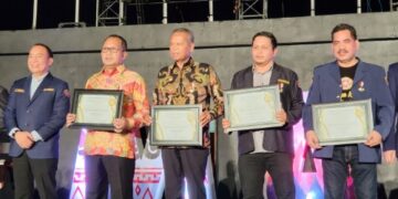 Bupati Sidrap Terima  Penghargaan Nasional Ikon Pelopor Kepemudaan