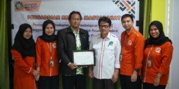 PkM di Pangkep, Jurusan Sains ITH Ajari Guru Ponpes Media Pembelajaran Interaktif