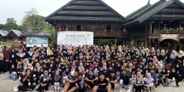 300 Mahasiswa Forbes IAIN Parepare, Tour Budaya di Rumah Adat Sao Mario