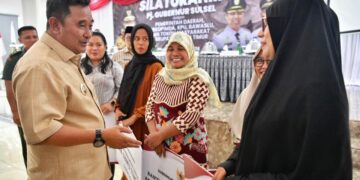 Pj Gubernur Beri Bantuan Peralatan untuk Pelaku UMKM Lutim