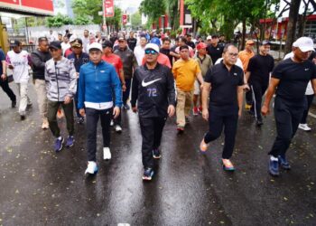 Pemprov Sulsel dan Pemkot Makassar beserta forkopimda melakukan jalan sehat di masa tenang kampanye, Minggu (11/2/2024). ( Foto: Humas Pemprov Sulsel)