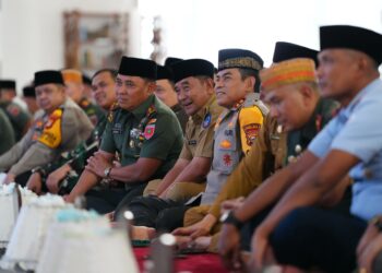 Pj Gubernur Sulsel dan Forkopimda menggelar zikir dan doa kebangsaan di Masjid 99 Kubah Asmaul Husna, Kawasan Center Point Of Indonesia (CPI), Senin, (12/2/2024).