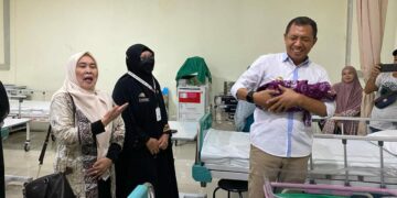 Dua Bayi Lahir di HUT Kota Parepare, Akbar Ali Beri Hadiah Istimewa
