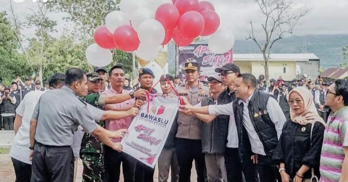 Apel Siaga Pengawasan Pemilu yang dilaksanakan Bawaslu Parepare, di Lapangan Upacara Binalipu, Parepare, Sabtu (10/2/2024). (Foto: Artikel News)