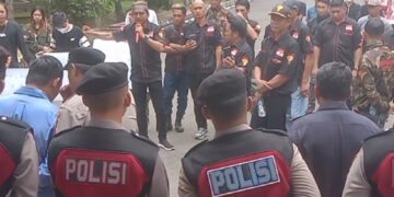 Bawa Sejumlah Tuntutan, Warga Lagading dan LMR-RI Unjuk Rasa di Kantor DPRD Sidrap