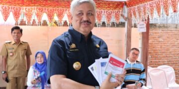 Bupati Pinrang Salurkan Hak Pilihnya di TPS 9