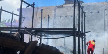 Pemilik Kerja di Bawah, Rumah Panggung di Pinrang Terbakar