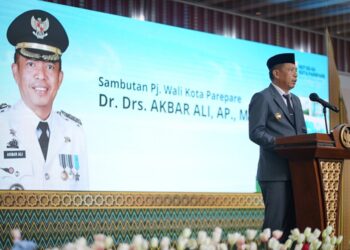 Pj Wali Kota Parepare, Akbar Ali memaparkan capaian Kota Parepare pada HUT ke-64, Ahad (10/2/2024). (istimewa)