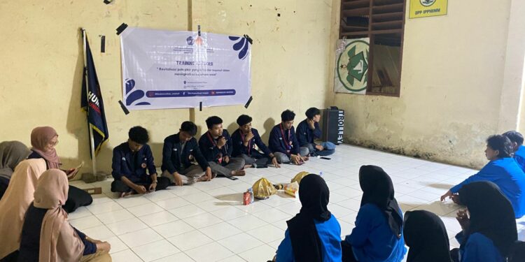 --Himpunan Mahasiswa Jurusan Ilmu Komunikasi (Humanikom) Fakultas Ilmu Sosial dan Ilmu Politik Universitas Muhammadiyah Makassar (Unismuh) melaksanakan kegiatan Training Advokasi di Asrama Mandar Majene, Sabtu (17/3/2024)