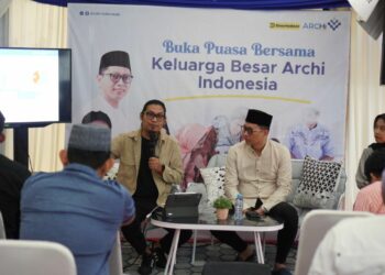 CEO ARCHI sekaligus Direktur Eksekutif ARCHI Research & Strategic Mukhradis Hadi Kusuma (kanan) dan CEO Aliansi Digital Political Branding, Faqih Faturrachman (kiri) (Foto: HeraldSulsel.com)