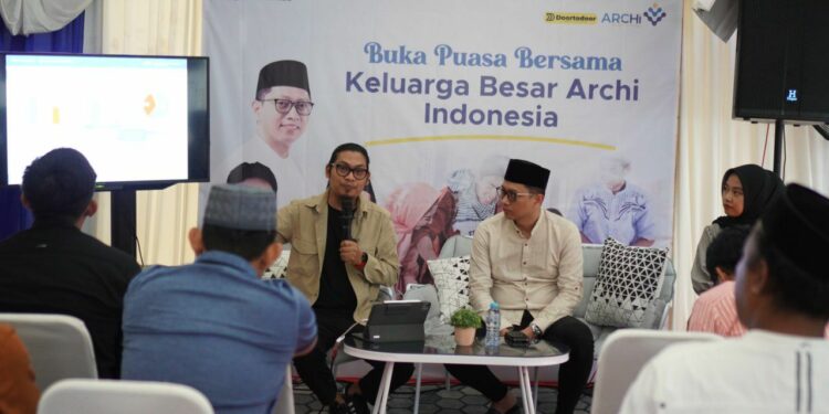 CEO ARCHI sekaligus Direktur Eksekutif ARCHI Research & Strategic Mukhradis Hadi Kusuma (kanan) dan CEO Aliansi Digital Political Branding, Faqih Faturrachman (kiri) (Foto: HeraldSulsel.com)