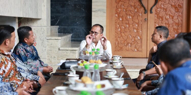 Wali Kota Makassar, Danny Pomanto silaturahmi bersama Forum Kerukunan Umat Beragama (FKUB) di kediamannya, Senin (11/3/2024)