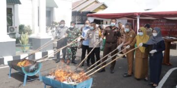 Kejari Pinrang Musnahkan Puluhan BB Tindak Pidana Narkotika dan Kriminal