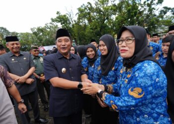 Sebanyak 2.341 Pegawai Pemerintah dengan Perjanjian Kerja (PPPK) menerima Surat Keputusan (SK), Kamis, (4/4/2024).(Foto: Humas Pemprov Sulsel)